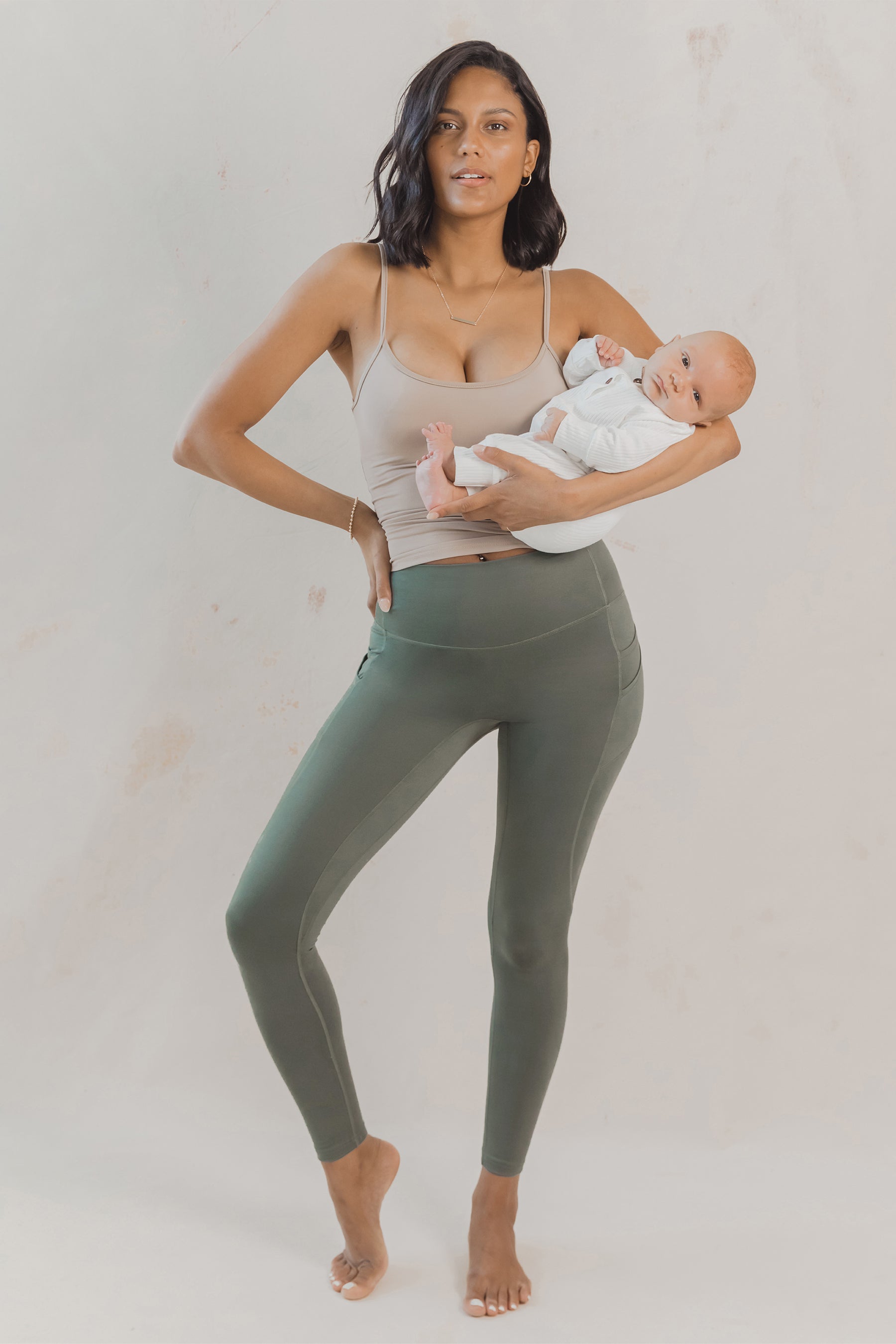 Women Gym Leggings Polyester With Phone Pocket- Green/Beige